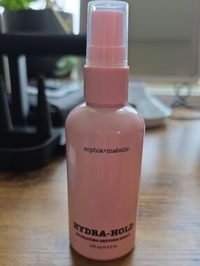 Hydra-Hold Hydrating Setting Spray — Pink